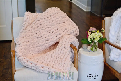 Chunky Knit Blanket In Pink Linens & Bedding